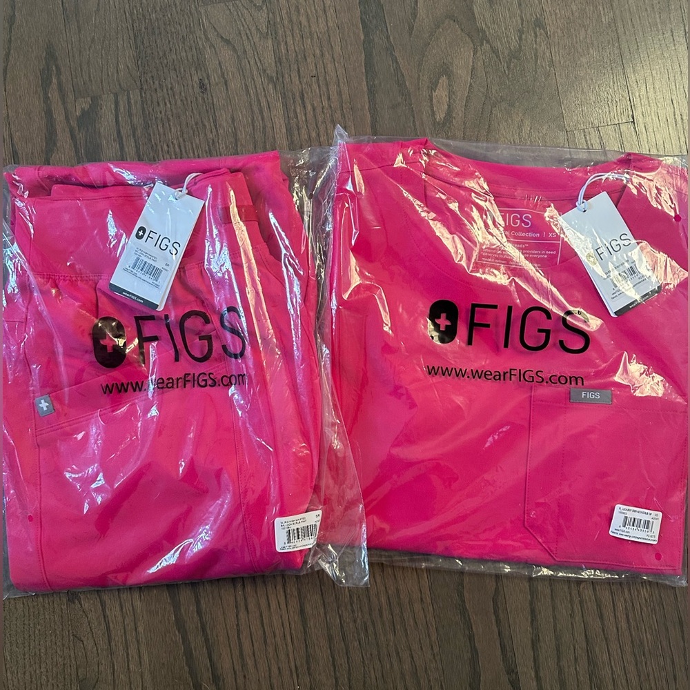 SOLD OUT LIMITED EDITION FIGS HOLIDAY 2024 SCRUB SET IN SHOCKING PINK!
